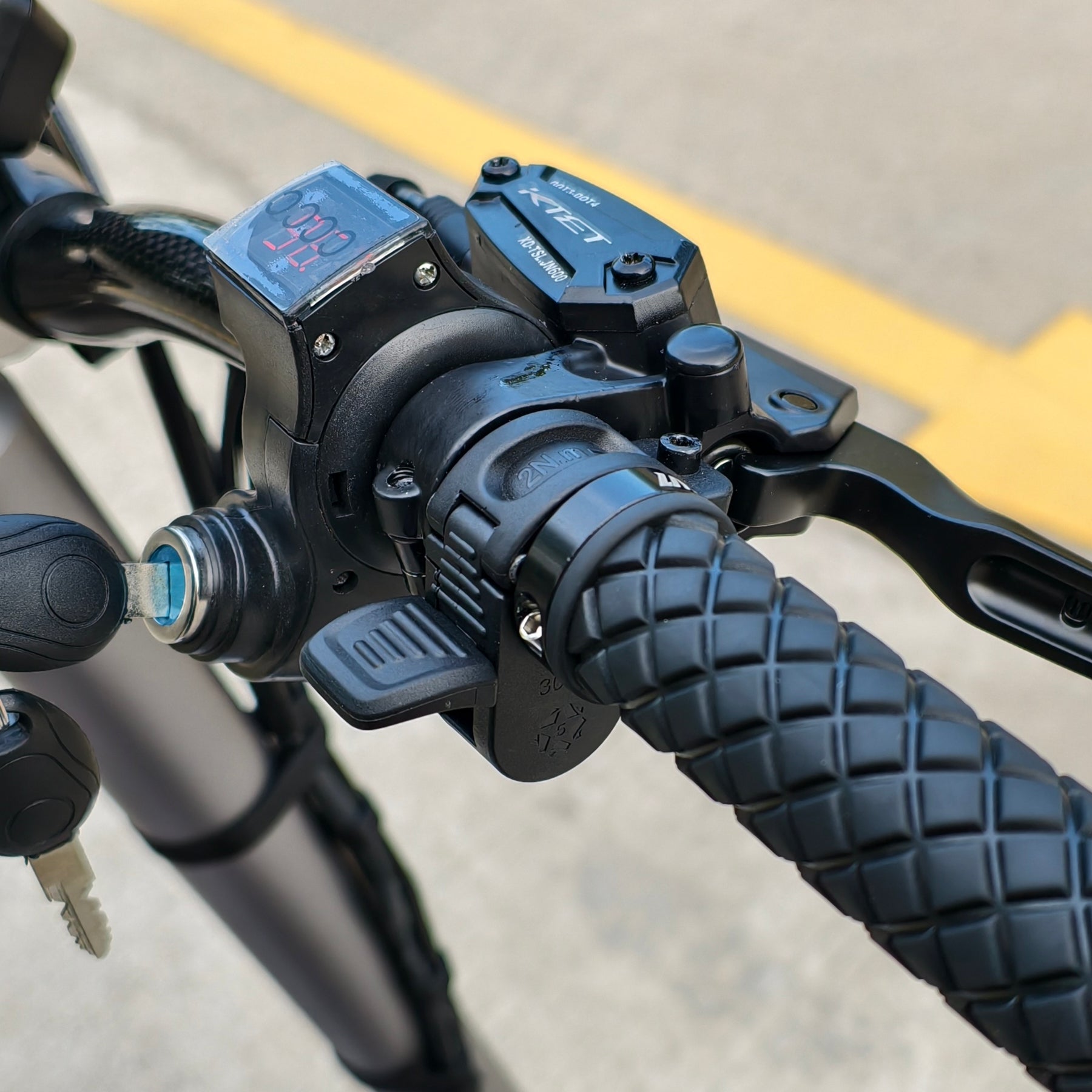 Thumb throttle / Modification/Wire length 2 meters, universal voltage