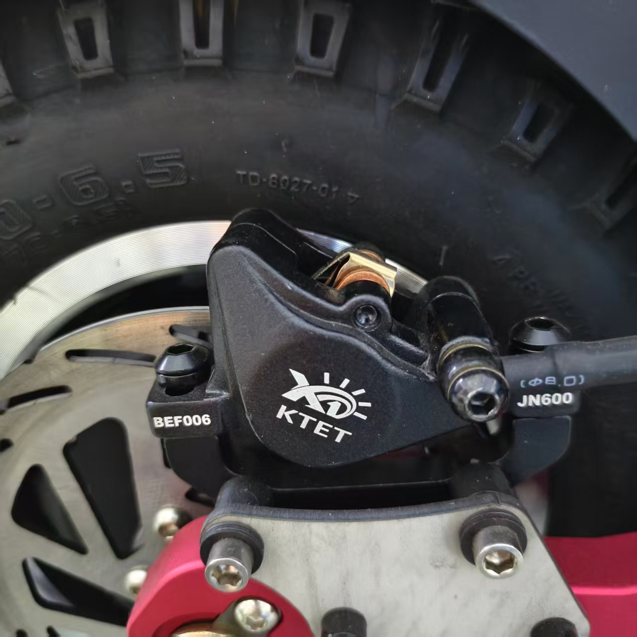 Molo5 dedicated brakes, hydraulic brakes