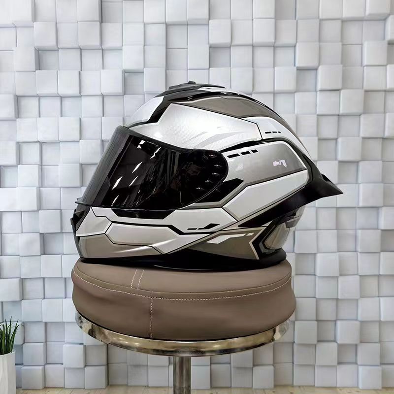 High performance full coverage motorcycle helmet