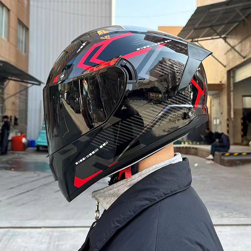 Full coverage motorcycle helmet