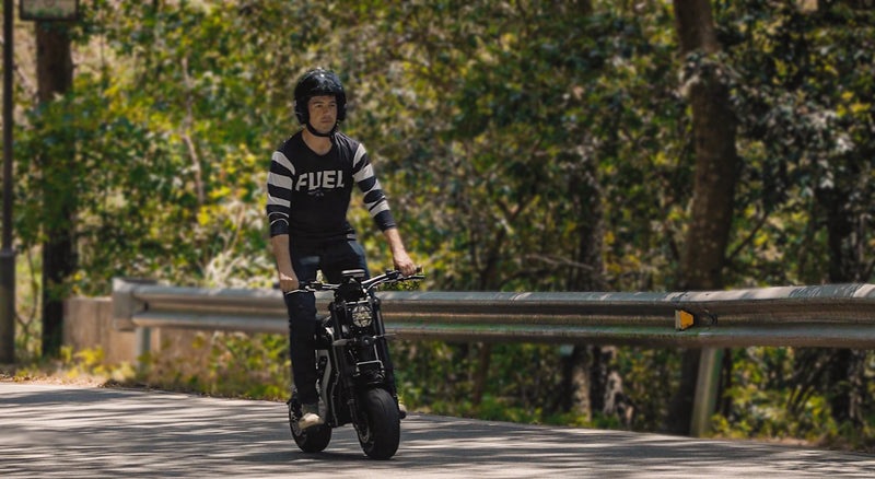 Americans put on helmets and ride the new molo5 electric scooters